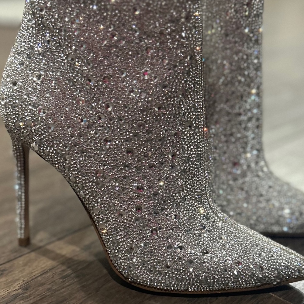 Women’s Rhinestone Shoes Size 7 NWT